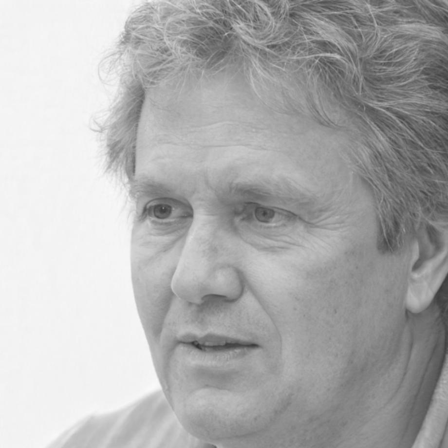 Datenanalyst Thomas Brennecke während einer Beratung